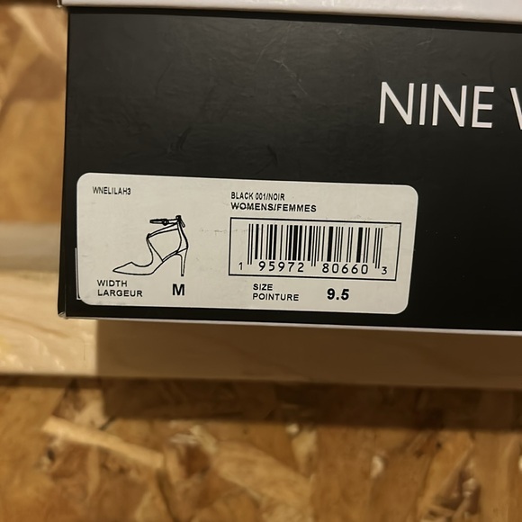 Beautiful black heels. Has zip up in the back - Picture 4 of 4